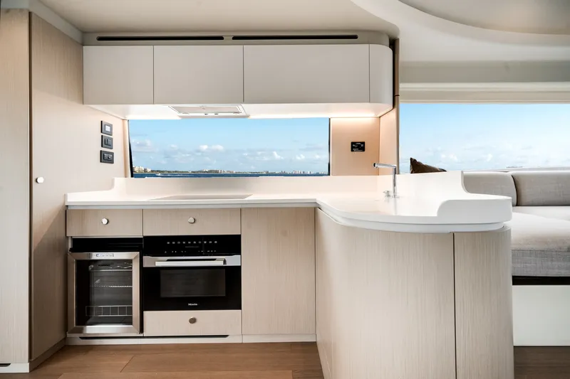 Slide: The Image of Azimut Fly 68 2026 - 5747772