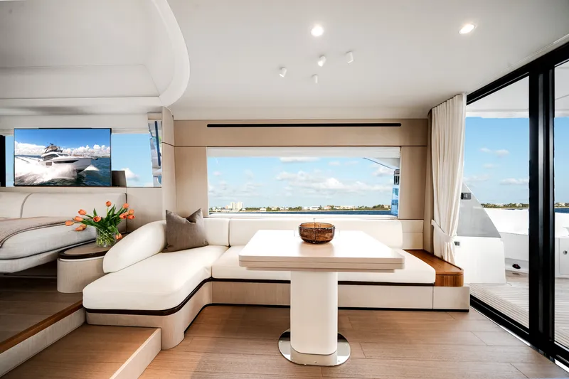 Slide: The Image of Azimut Fly 68 2026 - 5747773