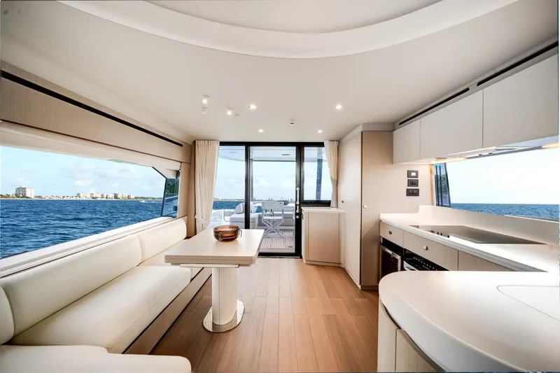 Slide: The Image of Azimut Fly 68 2026 - 5747774