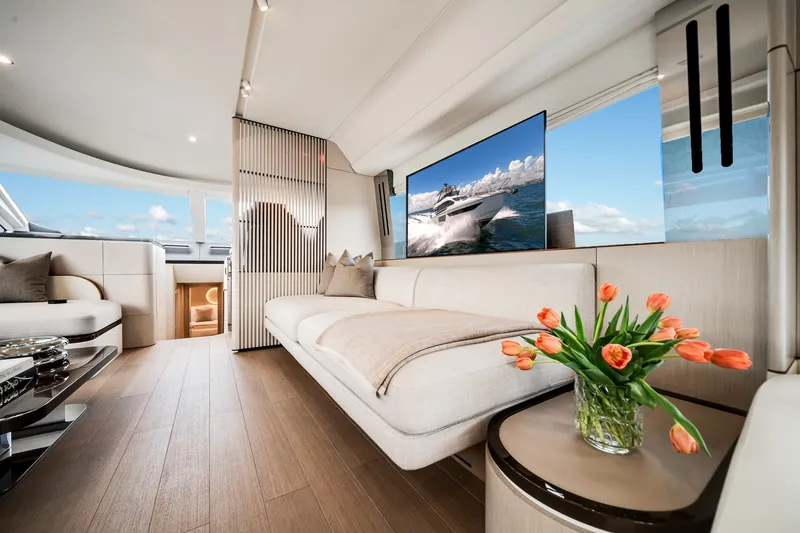 Slide: The Image of Azimut Fly 68 2026 - 5747775