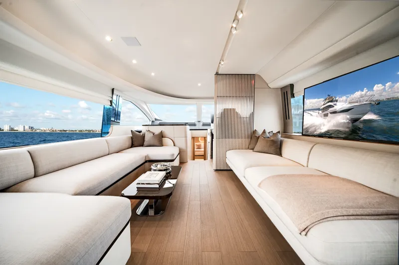 Slide: The Image of Azimut Fly 68 2026 - 5747777