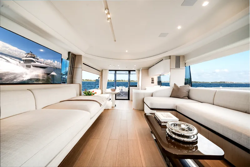 Slide: The Image of Azimut Fly 68 2026 - 5747778