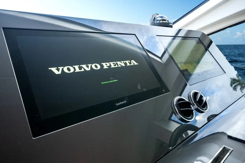 Slide: The Image of Azimut Fly 68 2026 - 5747784