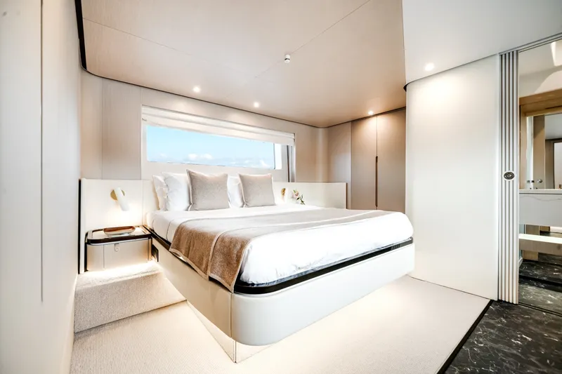 Slide: The Image of Azimut Fly 68 2026 - 5747787