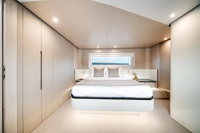 Slide: The Image of Azimut Fly 68 2026 - 5747788