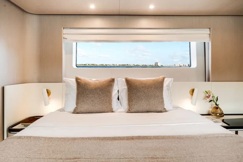 Slide: The Image of Azimut Fly 68 2026 - 5747789