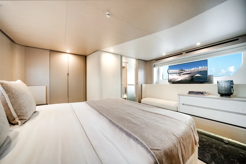 Slide: The Image of Azimut Fly 68 2026 - 5747790