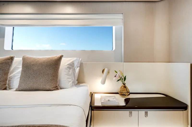 Slide: The Image of Azimut Fly 68 2026 - 5747791