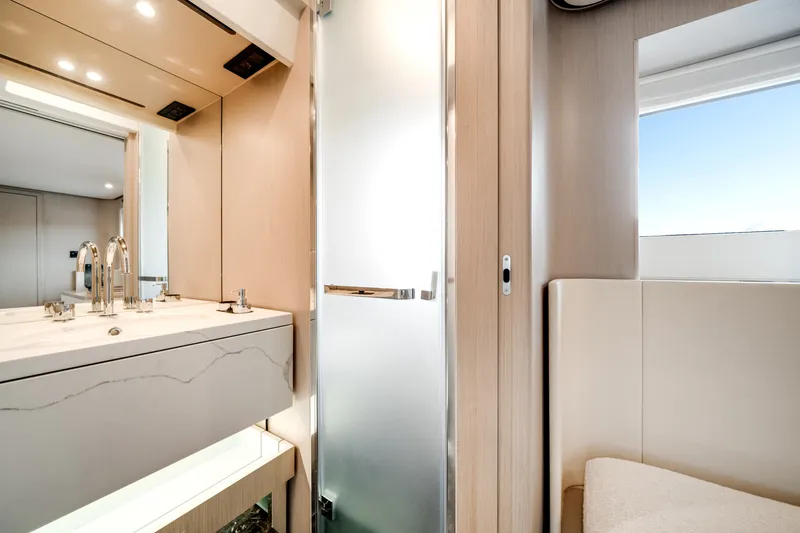 Slide: The Image of Azimut Fly 68 2026 - 5747794