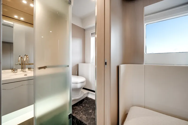 Slide: The Image of Azimut Fly 68 2026 - 5747795