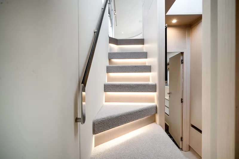 Slide: The Image of Azimut Fly 68 2026 - 5747798