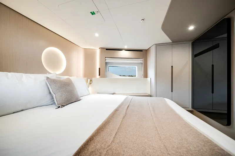 Slide: The Image of Azimut Fly 68 2026 - 5747802