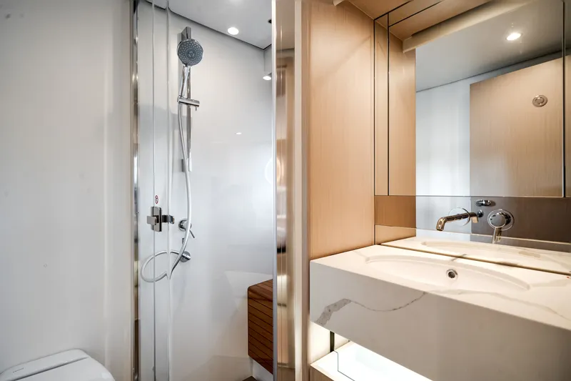 Slide: The Image of Azimut Fly 68 2026 - 5747804