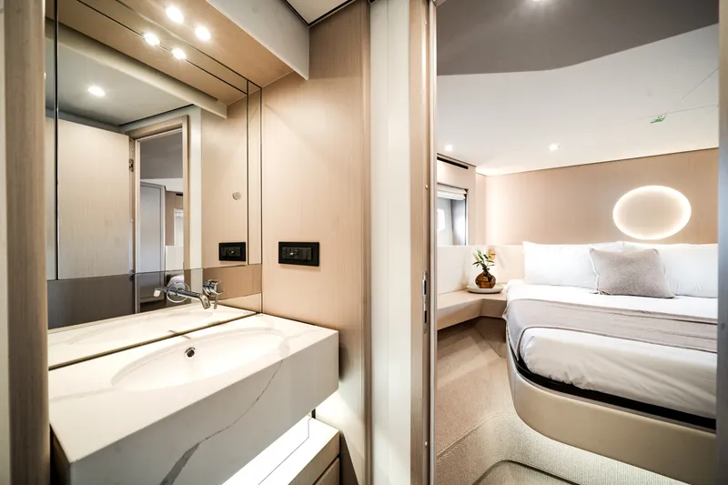 Slide: The Image of Azimut Fly 68 2026 - 5747805