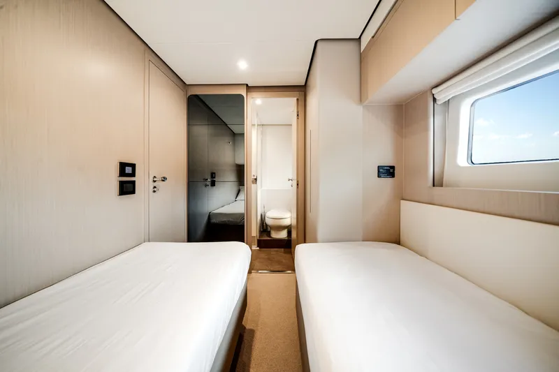 Slide: The Image of Azimut Fly 68 2026 - 5747807