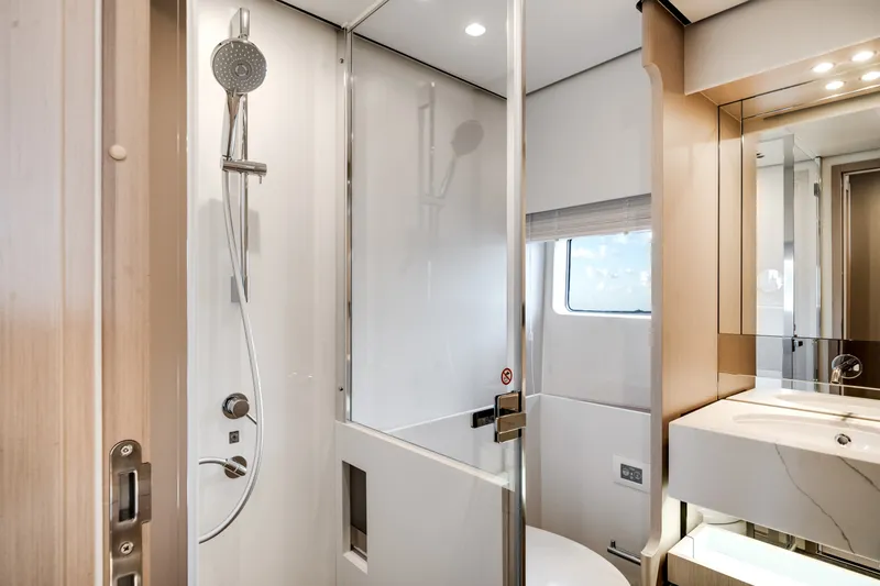 Slide: The Image of Azimut Fly 68 2026 - 5747808