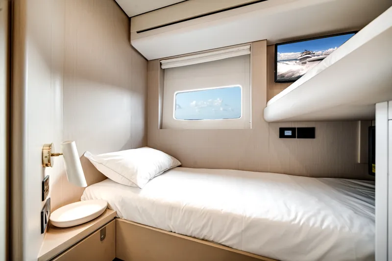 Slide: The Image of Azimut Fly 68 2026 - 5747809