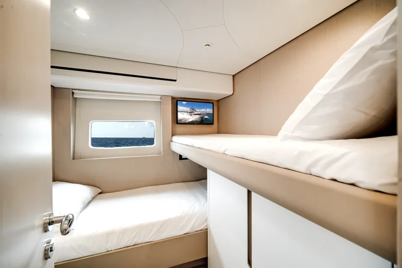 Slide: The Image of Azimut Fly 68 2026 - 5747810