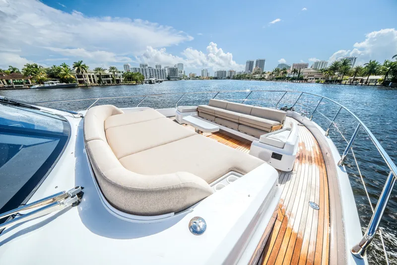 Slide: The Image of Azimut Fly 68 2026 - 5747812