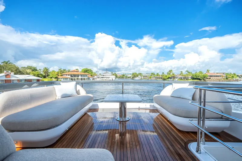 Slide: The Image of Azimut Fly 68 2026 - 5747813