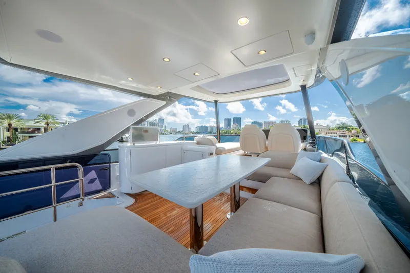 Slide: The Image of Azimut Fly 68 2026 - 5747816