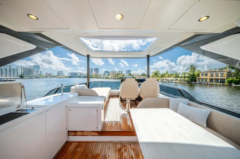 Slide: The Image of Azimut Fly 68 2026 - 5747817