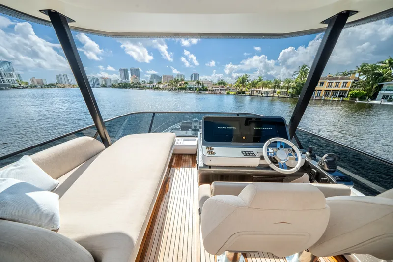 Slide: The Image of Azimut Fly 68 2026 - 5747819