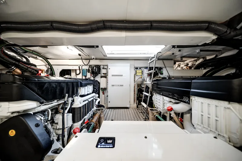 Slide: The Image of Azimut Fly 68 2026 - 5747827