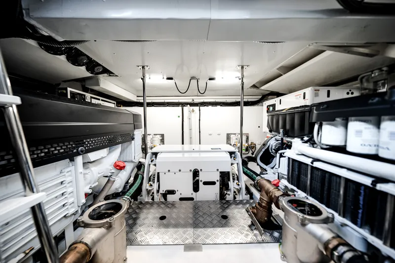 Slide: The Image of Azimut Fly 68 2026 - 5747828