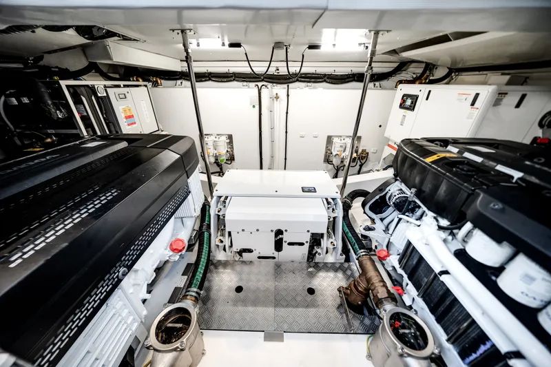 Slide: The Image of Azimut Fly 68 2026 - 5747829