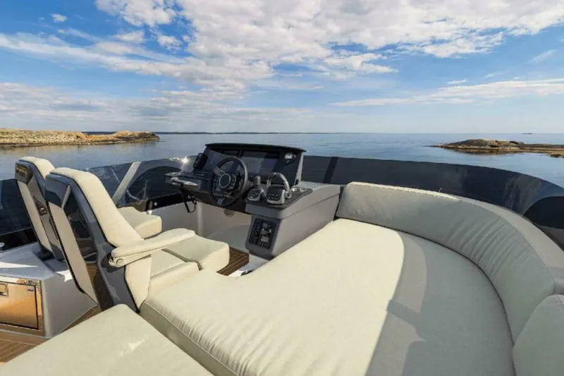 Slide: The Image of Nimbus 495 Flybridge 2025 - 5561815