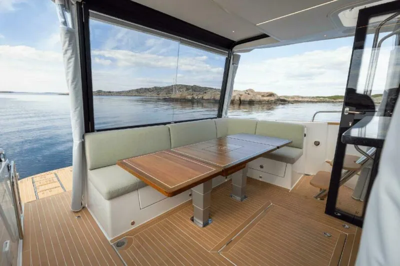 Slide: The Image of Nimbus 495 Flybridge 2025 - 5561842