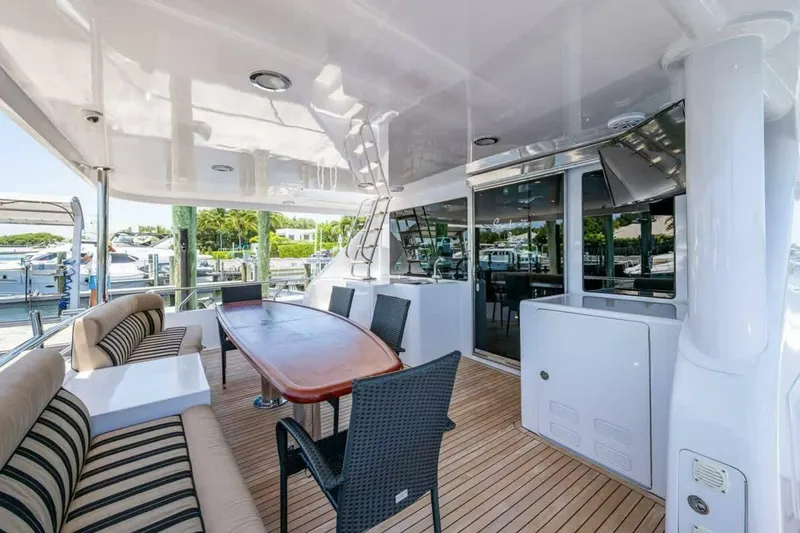 Slide: The Image of Ocean Alexander 78 Somewhere In Time- Cockpit 2005 Ocean Alexander 78 EB Somewhere In Time - 5563998