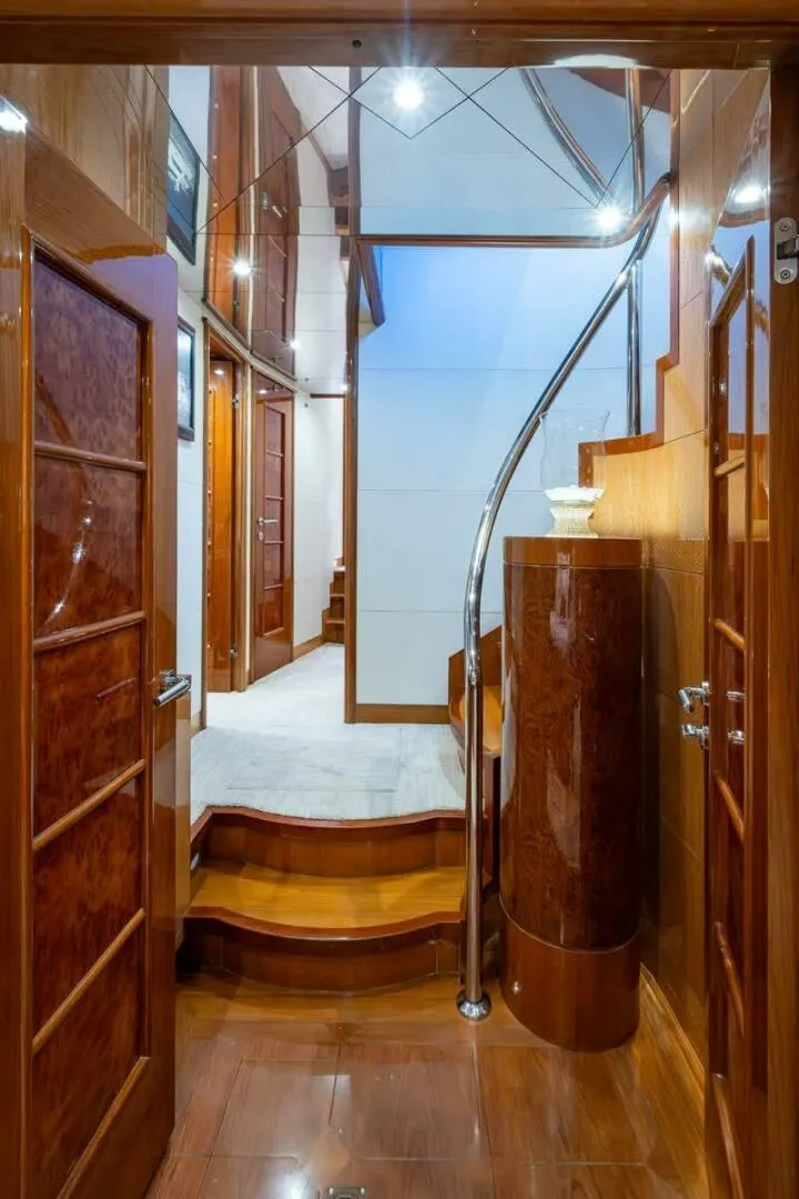 Slide: The Image of Ocean Alexander 78 Somewhere In Time- Companionway 2005 Ocean Alexander 78 EB Somewhere In Time - 5564010