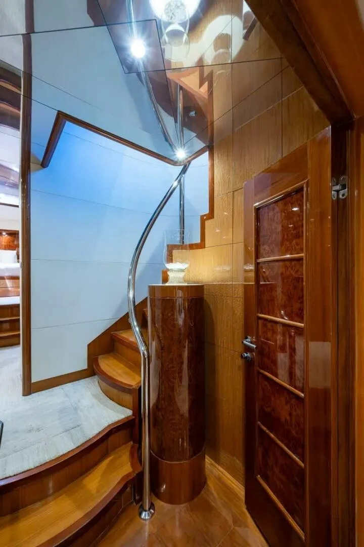 Slide: The Image of Ocean Alexander 78 Somewhere In Time- Companionway 2005 Ocean Alexander 78 EB Somewhere In Time - 5564012