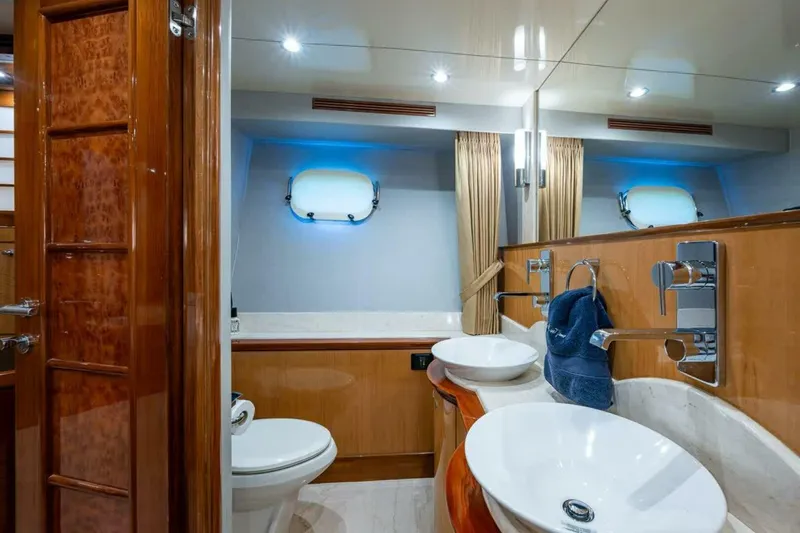 Slide: The Image of Ocean Alexander 78 Somewhere In Time- Master Stateroom Head 2005 Ocean Alexander 78 EB Somewhere In Time - 5564020