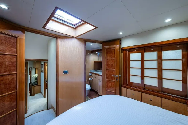 Slide: The Image of Ocean Alexander 78 Somewhere In Time- Forward Stateroom 2005 Ocean Alexander 78 EB Somewhere In Time - 5564024