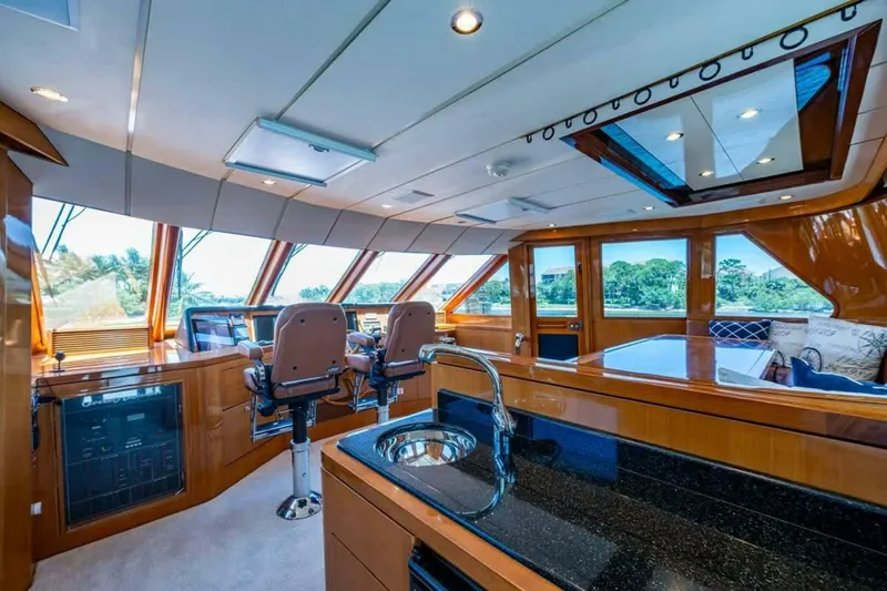 Slide: The Image of Ocean Alexander 78 Somewhere In Time- Enclosed Bridge 2005 Ocean Alexander 78 EB Somewhere In Time - 5564043