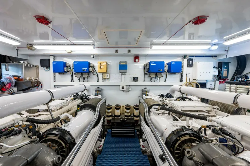 Slide: The Image of Ocean Alexander 78 Somewhere In Time- Engine Room 2005 Ocean Alexander 78 EB Somewhere In Time - 5643023