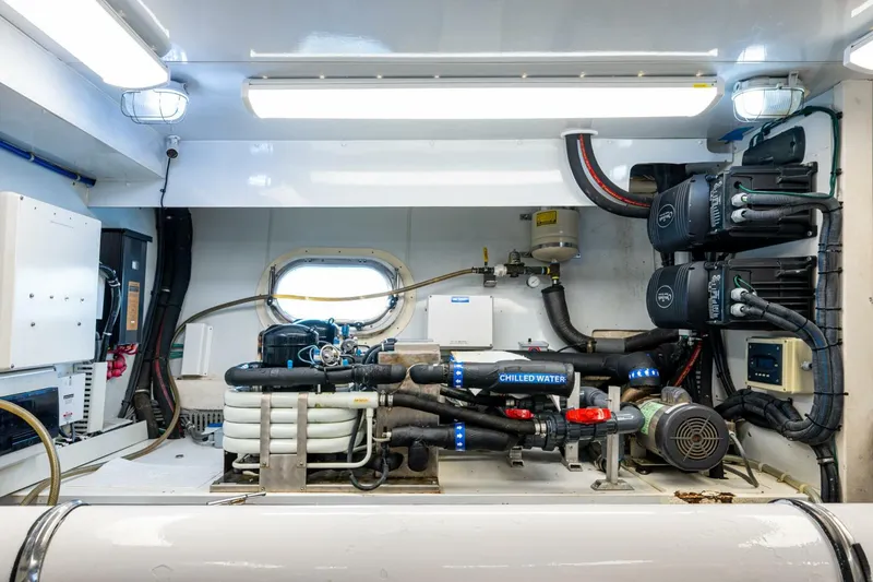 Slide: The Image of Ocean Alexander 78 Somewhere In Time- Engine Room 2005 Ocean Alexander 78 EB Somewhere In Time - 5643026