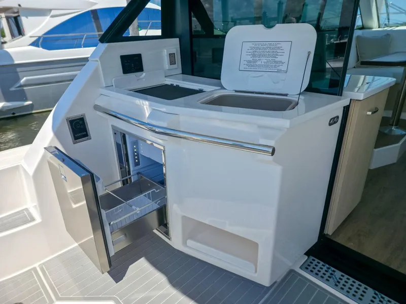 Slide: The Image of Regal 38 Grand Coupe 2026 - 5564076