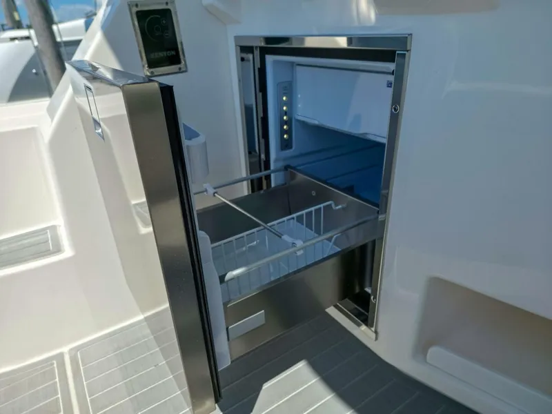 Slide: The Image of Regal 38 Grand Coupe 2026 - 5564079