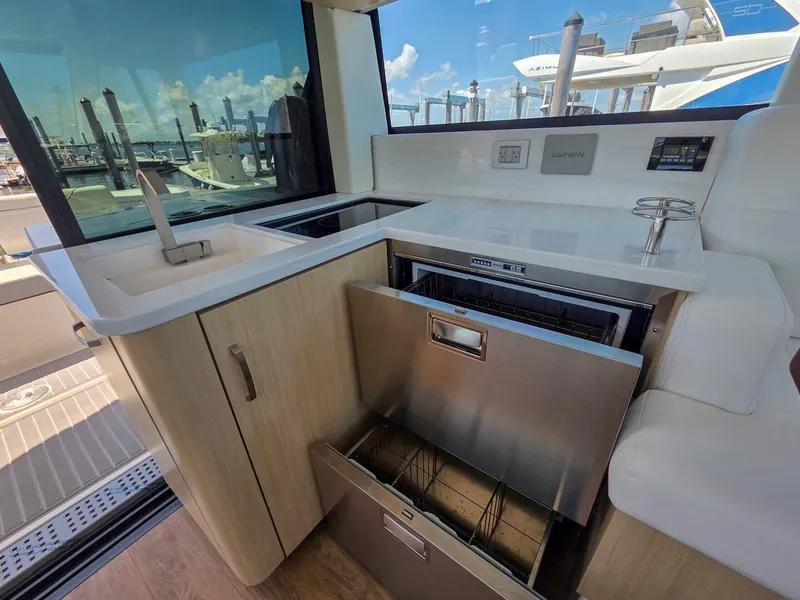 Slide: The Image of Regal 38 Grand Coupe 2026 - 5564168