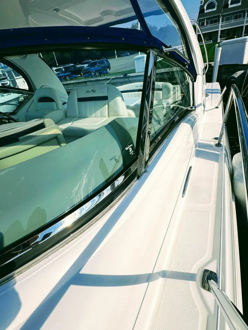 Slide: The Image of Sea Ray 390 Sundancer 2005 - 5564095