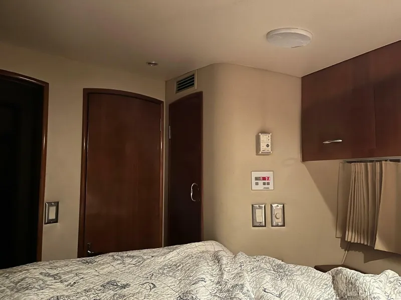 Slide: The Image of Carver 360 Sport Sedan 2003 - 5564374