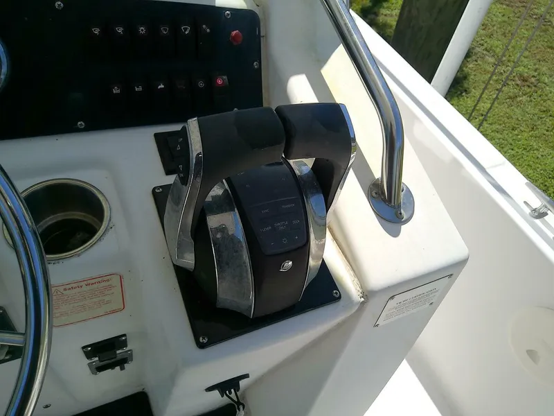 Slide: The Image of Boston Whaler 28 Outrage 2001 - 5564903