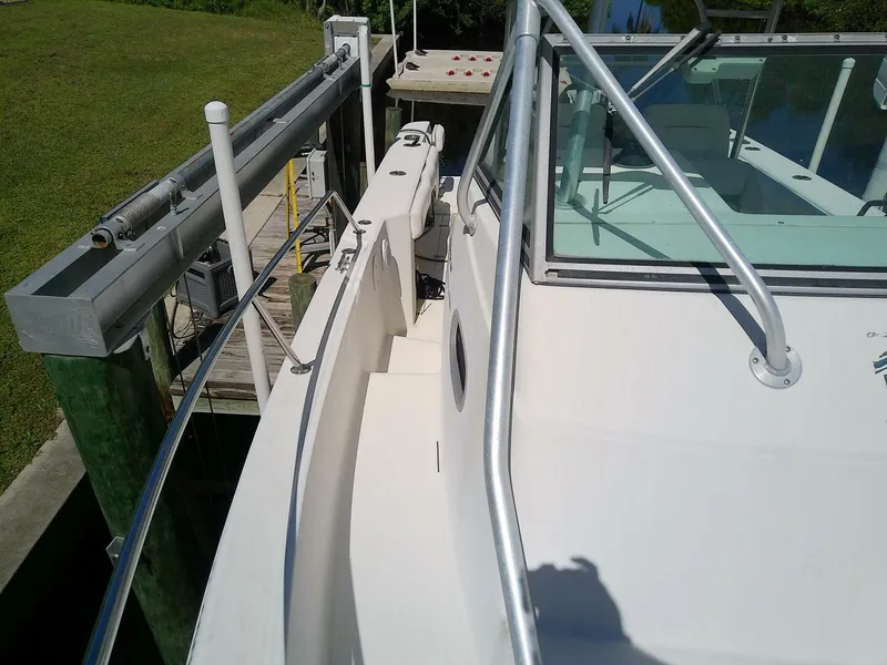 Slide: The Image of Boston Whaler 28 Outrage 2001 - 5564911