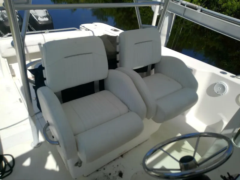 Slide: The Image of Boston Whaler 28 Outrage 2001 - 5564912