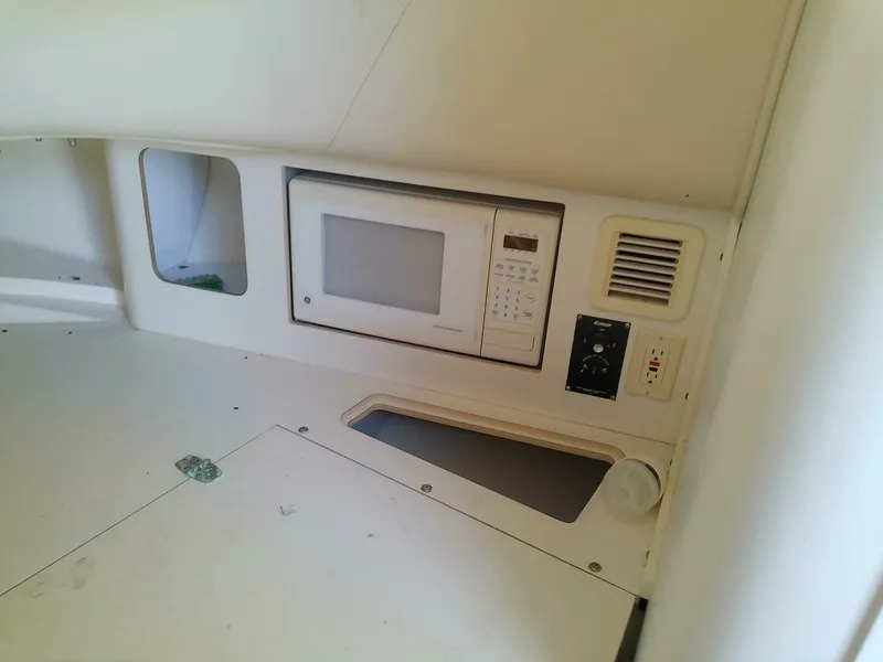 Slide: The Image of Boston Whaler 28 Outrage 2001 - 5564914