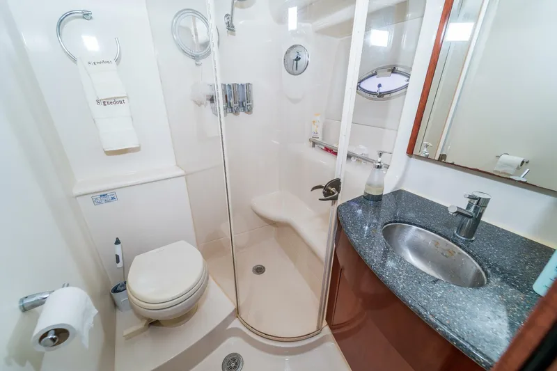 Slide: The Image of Meridian 441 Sedan 2009 - 5565482